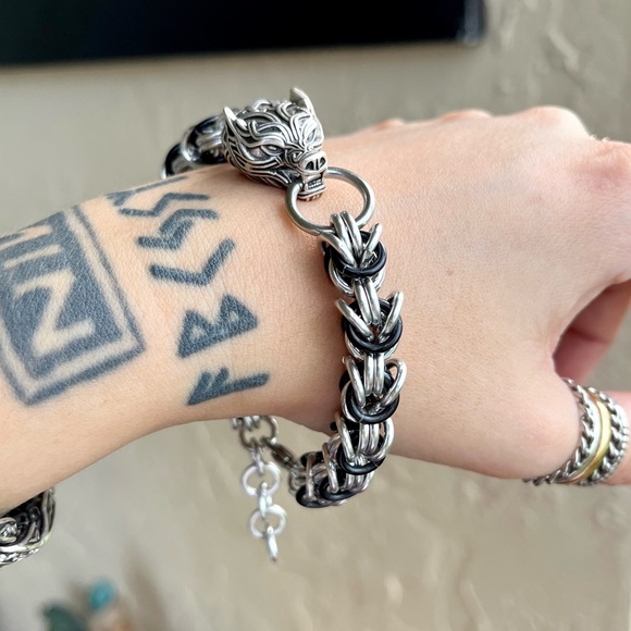 Men or women Handmade maille bracelet wolf head viking celt goth black & silver - Picture 13 of 16